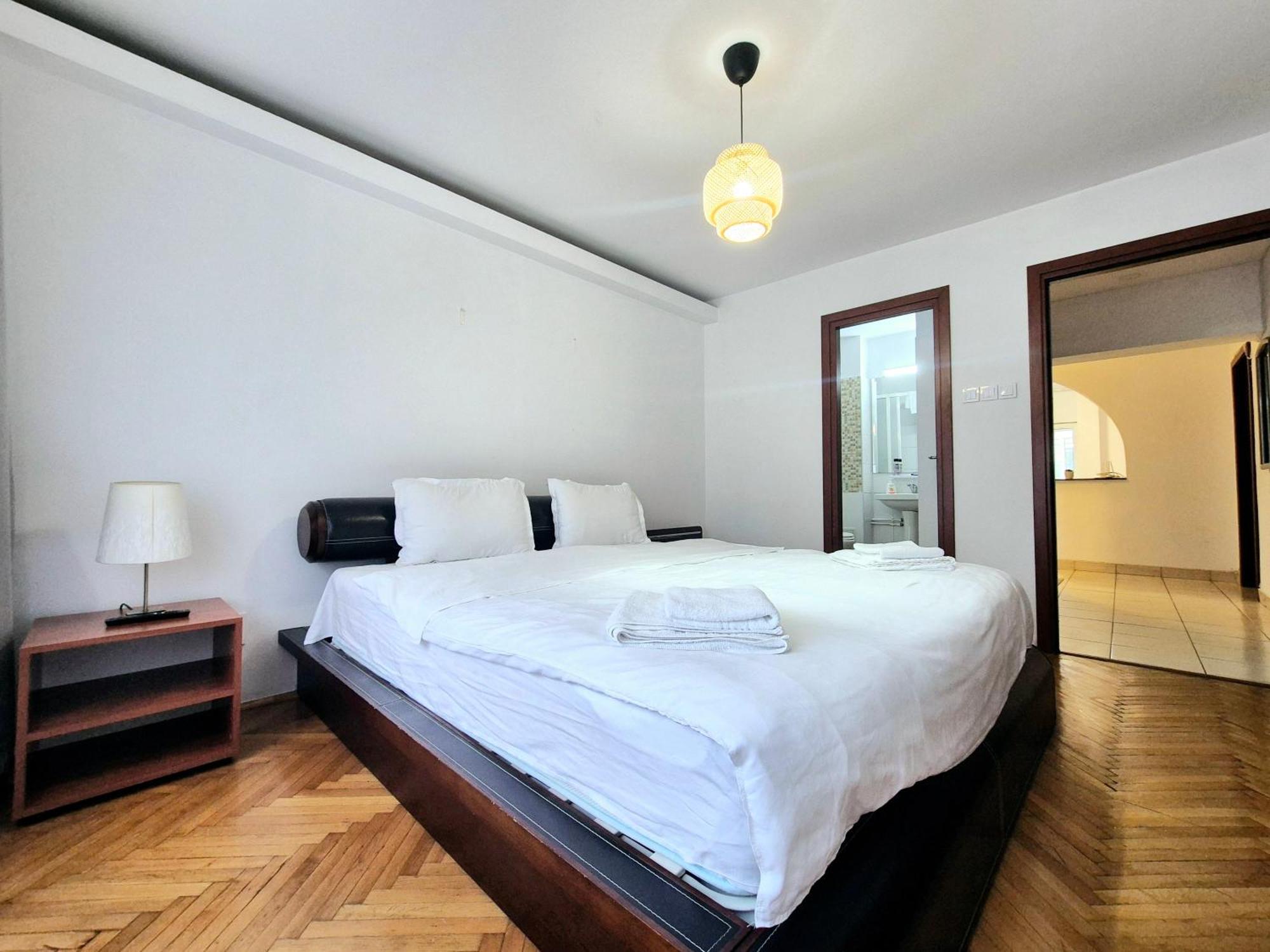 Tranquil Unirii Residence - Elegant & Spacious Living With Parking Steps From Parliament Bukarest Exteriör bild